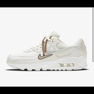 Nike airmax woth gold accessories